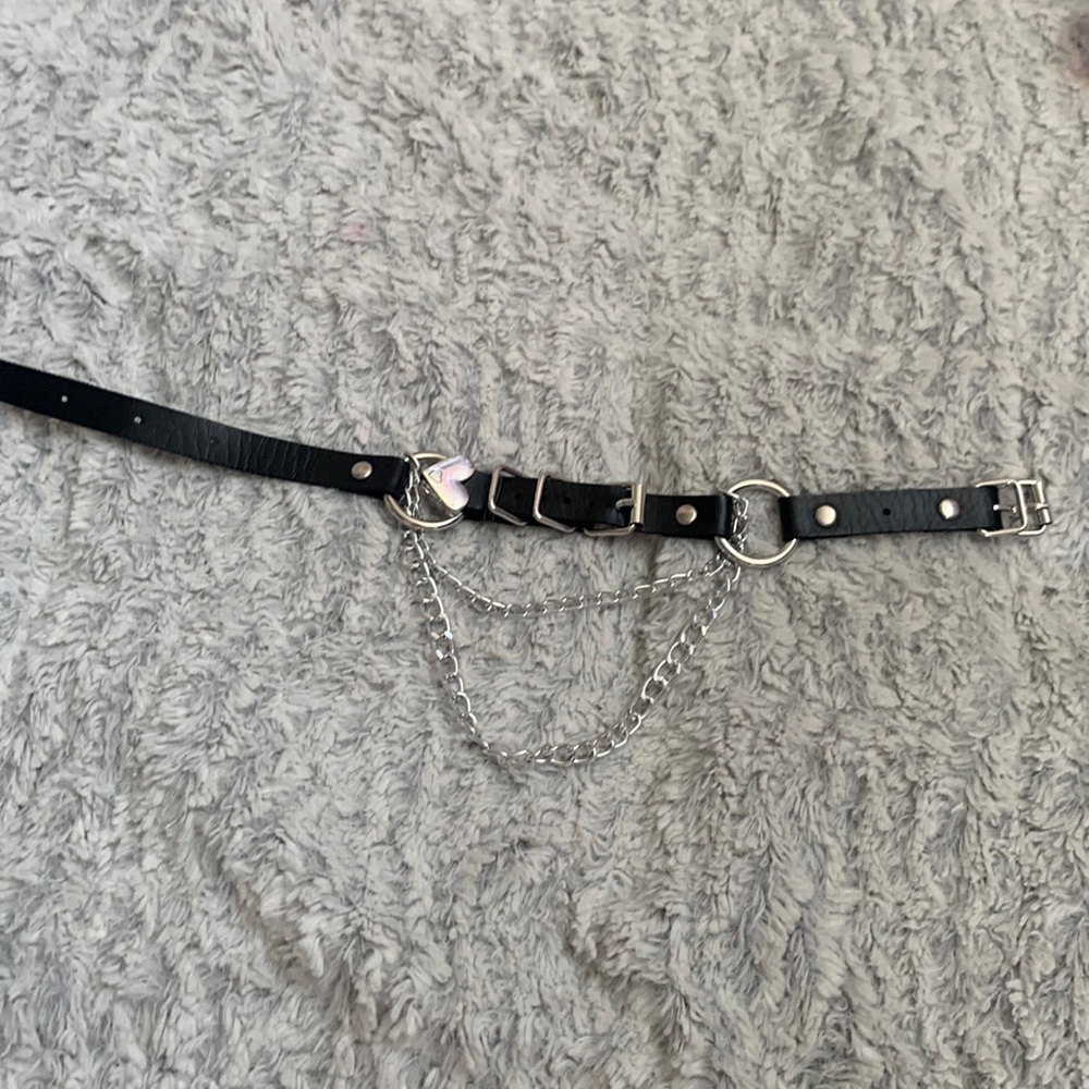 heart choker with belt buckle